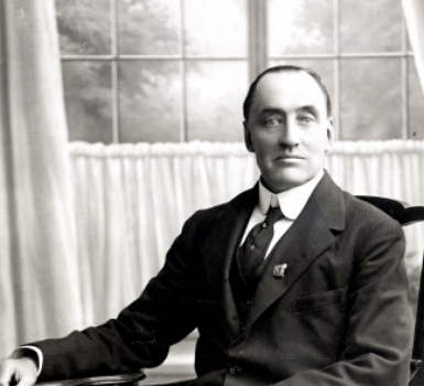 Edward Carson Resigns as Leader of Ulster Unionists